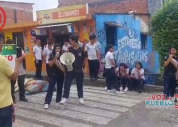 ¡De colegio a basurero! estudiantes del Santiago Vila bloquearon calles en Ambalá