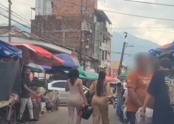 Persisten los problemas de movilidad y basuras en la Plaza de La 21