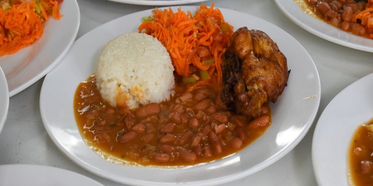 Con compras locales y apoyo al campo, el  PAE fortalece la alimentación escolar c