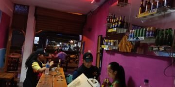 Ibagué, Purificación y Prado bajo la lupa del GOAT: tres establecimientos cerrados en ofensiva anticontrabando que golpea economía ilegal de cigarrillos y licores