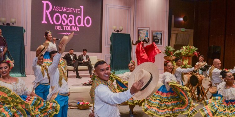 ¡Un lanzamiento épico! La Fábrica de Licores del Tolima brilló en el lanzamiento de la imagen del Festival Folclórico Colombiano en su versión 52°