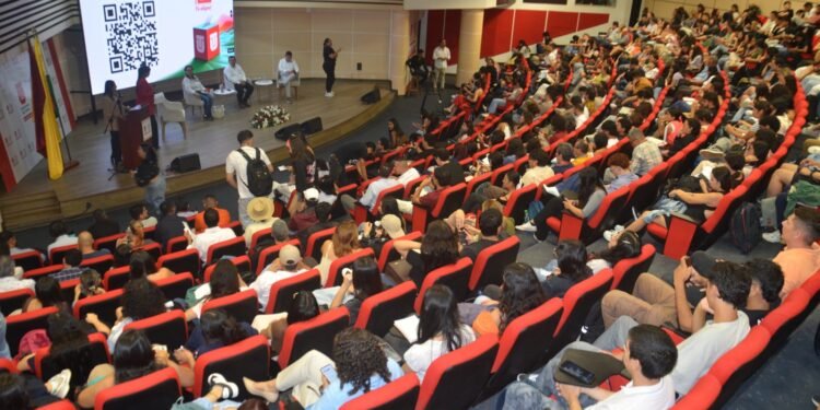 ¡Auditorio lleno! Candidata y candidatos a la rectoría de la UT socializaron sus propuestas ante la comunidad universitaria