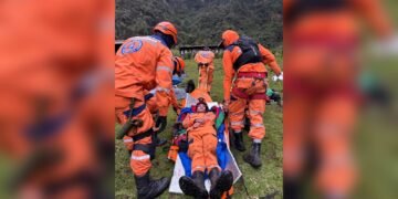 Defensa Civil pone a prueba su capacidad en el Nevado del Tolima: ocho horas de rescate en terreno extremo