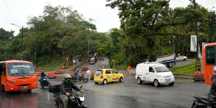 Rehabilitarán vía de ingreso al barrio Topacio