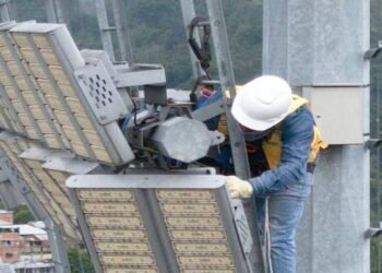 Realizaron mantenimiento al sistema de iluminación del estadio Murillo Toro 