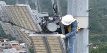 Realizaron mantenimiento al sistema de iluminación del estadio Murillo Toro 