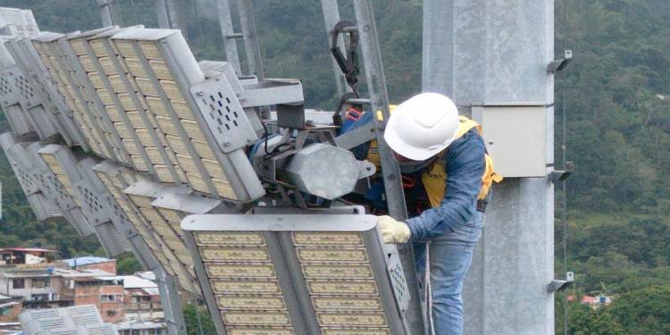 Realizaron mantenimiento al sistema de iluminación del estadio Murillo Toro 