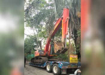 Cortolima entrega maquinaria amarilla incautada para atender emergencia por lluvias en Planadas