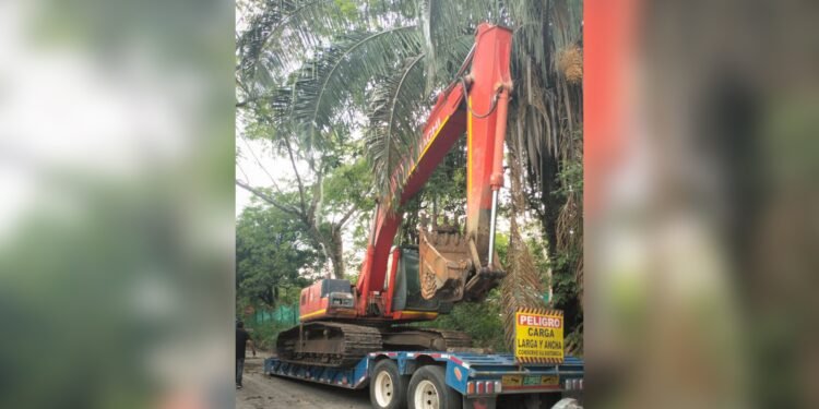 Cortolima entrega maquinaria amarilla incautada para atender emergencia por lluvias en Planadas