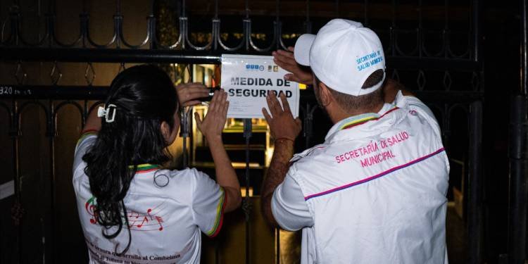 Sellaron dos locales tras detectar presencia de cucarachas