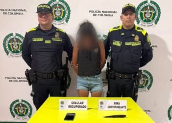 ¡Chiquita pero ladrona! Capturan una joven por robar con cuchillo celulares en Ibagué