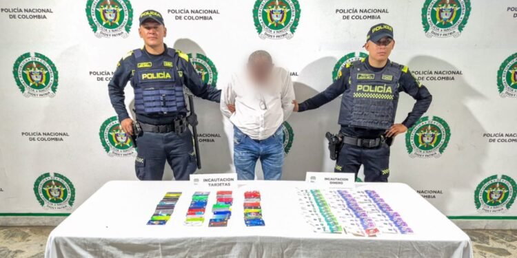 Con 58 tarjetas bancarias cayó ‘Douglas’ el rey del ‘cambiazo’ en cajeros de Ibagué