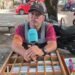 La otra cara del Mundial: César Montoya y la vida detrás de las figuritas más buscadas del planeta