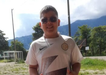 Misterio en Chapetón: Matías salió de casa y nunca llegó al colegio