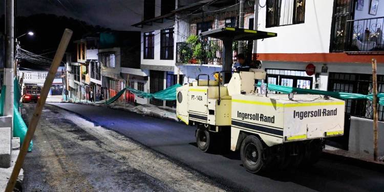 Alcaldía de Ibagué pavimentó cuatro cuadras en el barrio Los Ciruelos