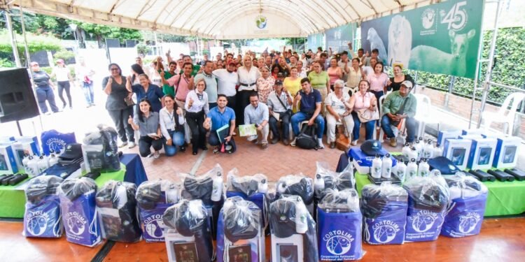 Cortolima dotó a 66 organizaciones ambientales del Tolima con kits tecnológicos y ecológicos