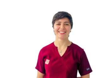 Johana Charpentier, de Francia a los consultorios del hospital veterinario de la UT