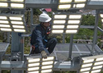IMDRI realizó mantenimiento de luminarias en escenarios deportivos de Ibagué