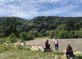 Continúan la búsqueda de persona que se habría lanzado al río Combeima