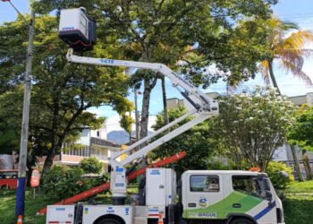 Inició modernización del alumbrado público defectuoso en la avenida Ferrocarril