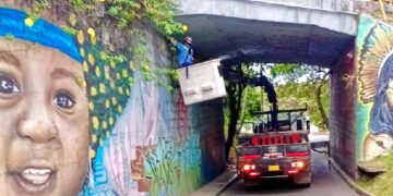 Instalaron nuevos reflectores para fortalecer iluminación en Puente de Versalles