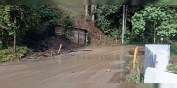 Bomberos atendieron varias emergencias y continúa monitoreo por fuertes lluvias