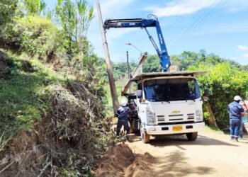 Por ampliación de vía, Alcaldía de Ibagué adelanta reubicación del alumbrado público en Calambeo
