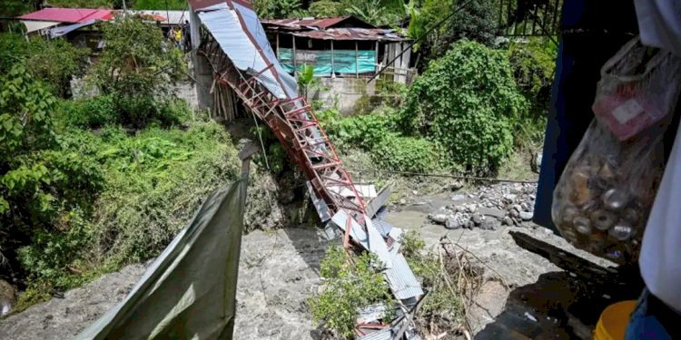 Más de 100 familias siguen afectadas por colapso del puente en Pico de Oro