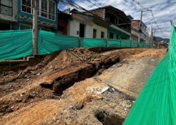 Comerciante de la calle 13 entre carreras Séptima y Octava destaca obras de rehabilitación vial 