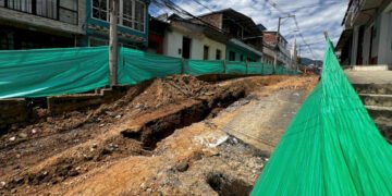 Comerciante de la calle 13 entre carreras Séptima y Octava destaca obras de rehabilitación vial 