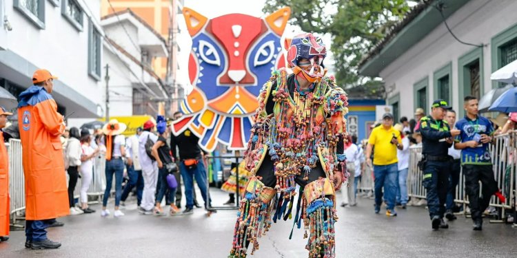 Los comerciantes están preparados para esta temporada de mundial, fiestas del folclor y hasta las elecciones