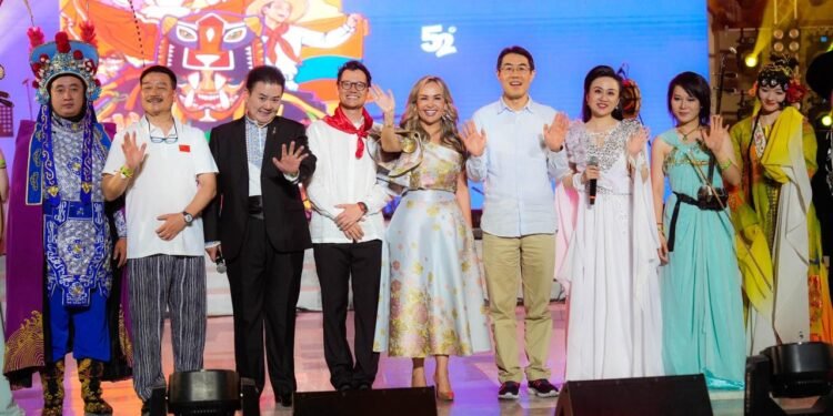 Grupo Esplendor de Chengdú brilló con su espectáculo en la Concha Acústica Garzón y Collazos 