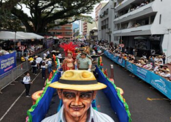 Hoy inician cierres viales en La Pola por organización del desfile de San Pedro