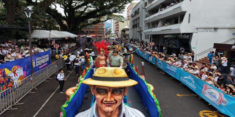 Hoy inician cierres viales en La Pola por organización del desfile de San Pedro