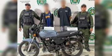 ¡Cayeron rodando! Capturan a dos hombres en moto que había sido robada en Ibagué