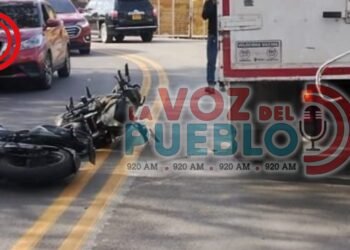 Choque entre furgón y dos motocicletas dejó dos personas heridas en la vía al Alto Totumo