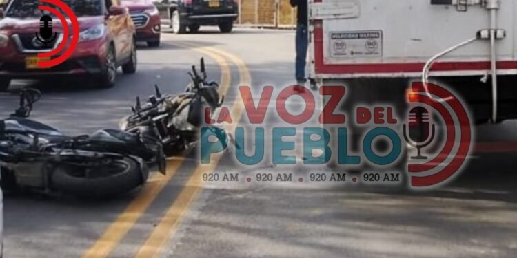 Choque entre furgón y dos motocicletas dejó dos personas heridas en la vía al Alto Totumo
