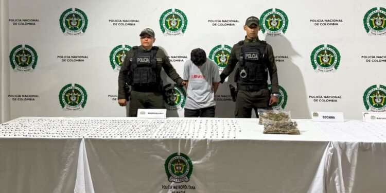 ¡Quedó plop! Cayó alias ‘Condorito’ con droga lista para la venta en las escaleras de la calle 11 en Ibagué