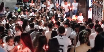 “Fuerza Rogger”: conmovedora velatón iluminó al barrio Las Delicias en Ibagué
