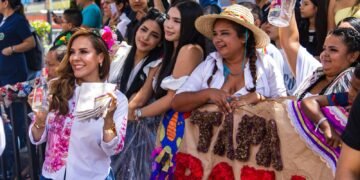 El desfile de San Juan se bailó al ritmo de Tapa Roja, la bebida oficial del Festival Folclórico