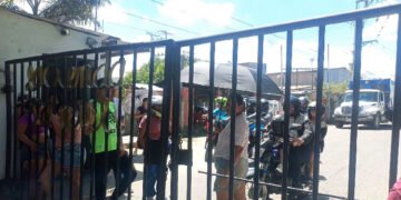 Más de 800 familias completan 25 días sin agua en La Hacienda La Miel y comunidad bloqueó ingreso de recolectores de basura