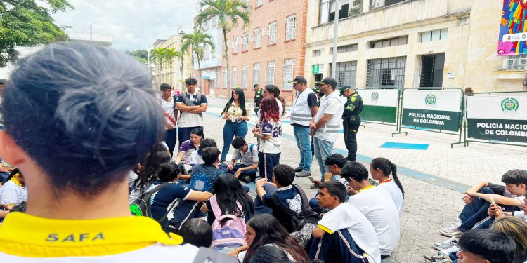 Anuncian intervención del muro de la Institución Educativa Sagrada Familia durante vacaciones escolares