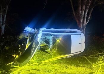 Vehículo que se volcó en la vía al Aeropuerto Perales no dejó personas lesionadas
