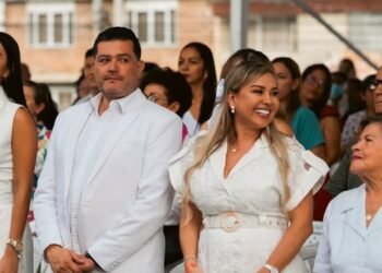 Alcaldesa Johana Aranda dice que las críticas en redes sociales afectaron principalmente a su familia