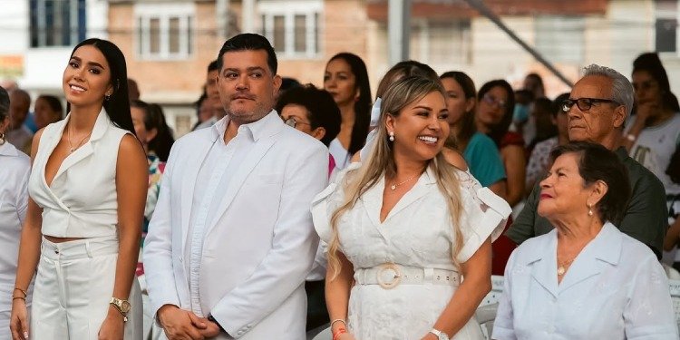 Alcaldesa Johana Aranda dice que las críticas en redes sociales afectaron principalmente a su familia