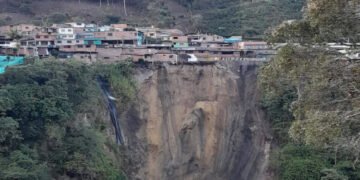 Remoción en masa destruyó una vivienda en Cajamarca y obligó al cierre de un carril de la vía Panamericana