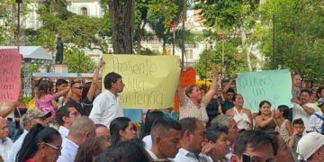 Habitantes de Villa Resistencia piden soluciones de vivienda ante posible desalojo