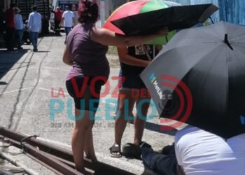 ¡Poste cayó sobre un trabajador en Honda! Contratista terminó herido durante labores de retiro