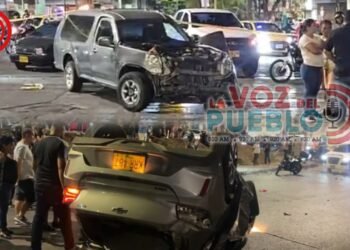 ¡Aparatoso volcamiento en Ibagué! Chevrolet Onix terminó llantas arriba tras brutal choque con un coche fúnebre