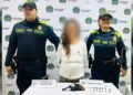 ¡Cayó con las manos en el arma! Mujer intentó escapar de la Policía y terminó capturada en Ibagué